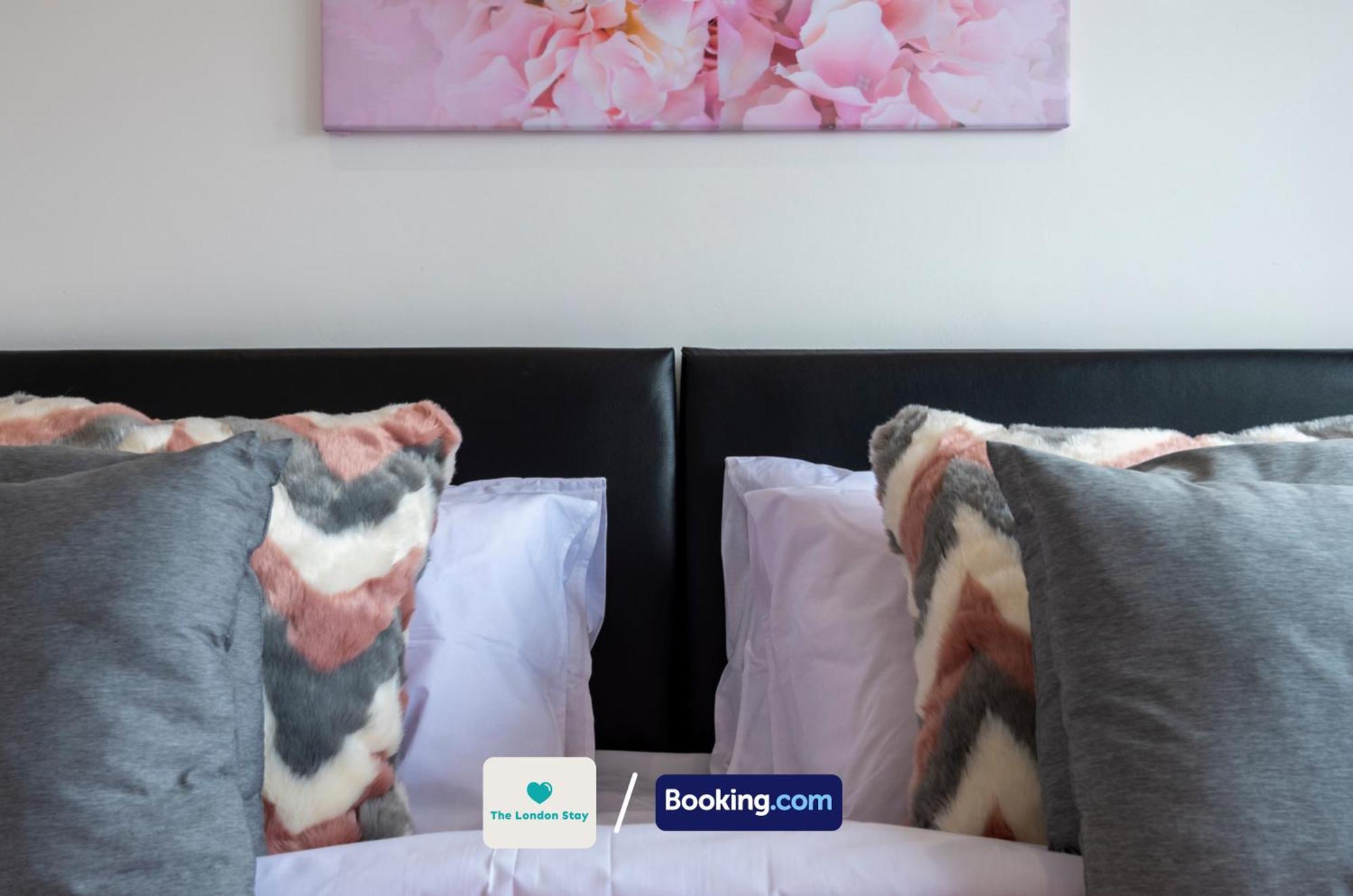 Serviced London,4 Bed House,sleeps 7 On 4 Or 7 Beds,4 Car Driveway,wifi,the London Short Let Heathrow,long Term Welcome * Hounslow